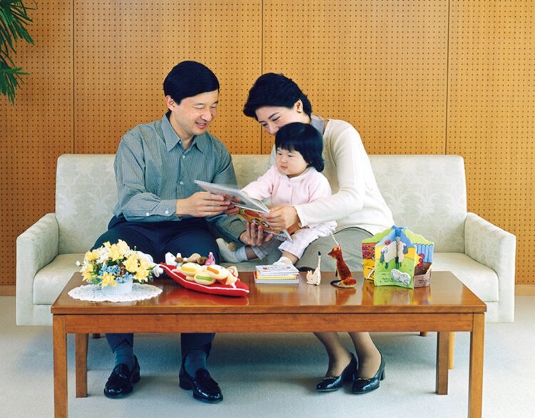 2002年12月 愛子さまお誕生日写真 (宮内庁提供)