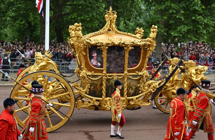 黄金の馬車も登場（写真／GettyImages）