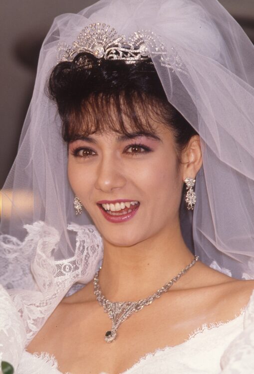 美しきウエディングドレス姿