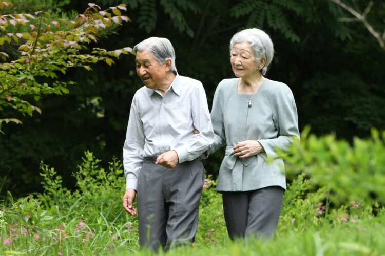 美智子さまは、遠くニューヨークにいる眞子さんの幸せを願われている（写真／JMPA）