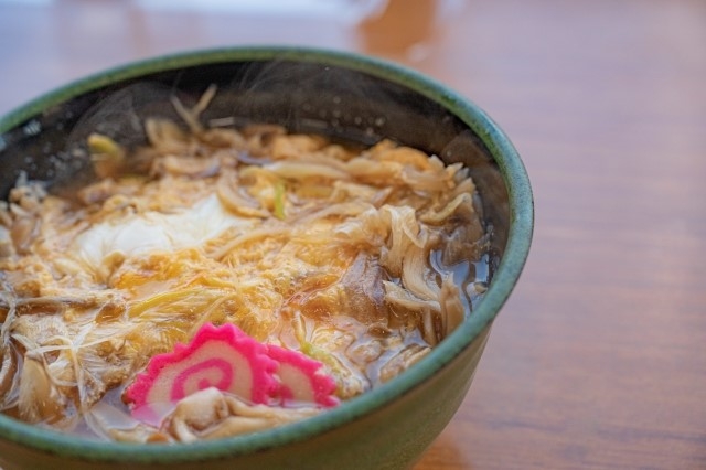 卵とじうどん。「和食にはやっぱり白だし」（イメージ）