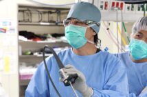 渡邉医師がこれまで執刀した大腸がんの腹腔鏡手術・ロボット支援下手術（ダ・ヴィンチ手術）は約4500件