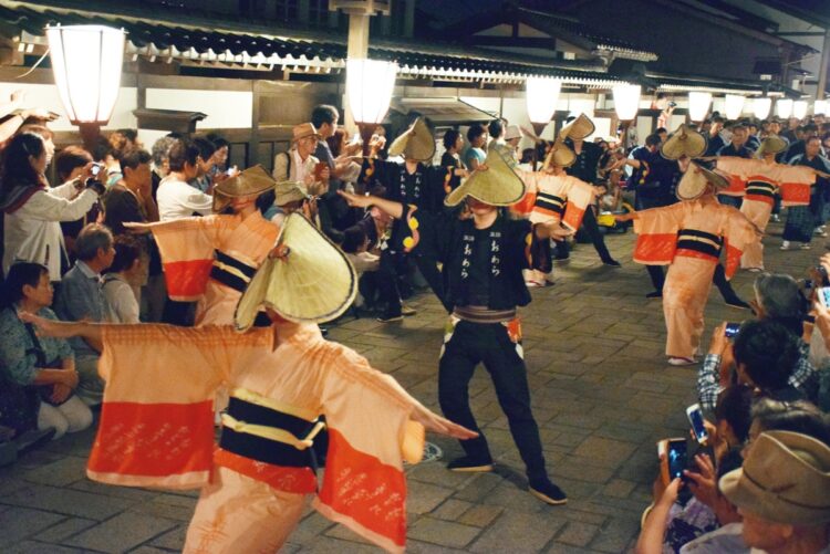 富山のおわら風の盆　9月1日～3日（時事通信フォト）