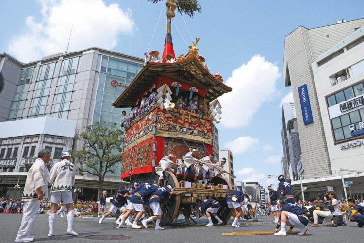 京都の祇園祭山鉾巡行　前祭は7月17日、後祭は24日（時事通信フォト）