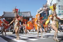 東京・浅草のサンバカーニバルは残念ながら今年も開催見送り(時事通信フォト)