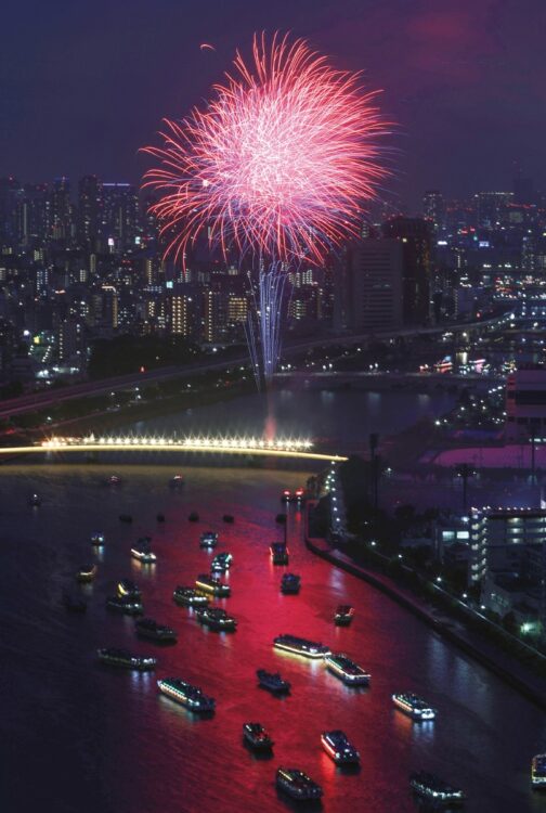 東京の隅田川花火大会 （時事通信フォト）