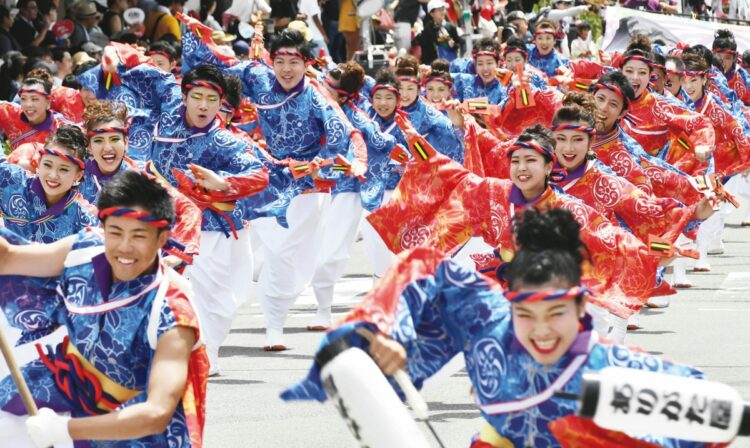 高知のよさこい祭り（写真／共同通信社）