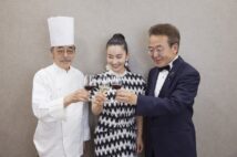 コンビニ赤ワインを専門家がジャッジ（左から大宮勝雄氏、柳沼淳子氏、遠藤利三郎）