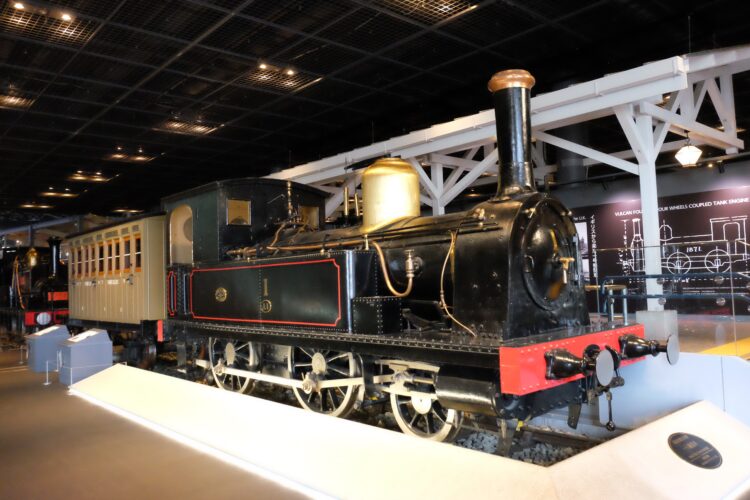 開業時の1号機関車は、鉄道博物館展示の国の重要文化財