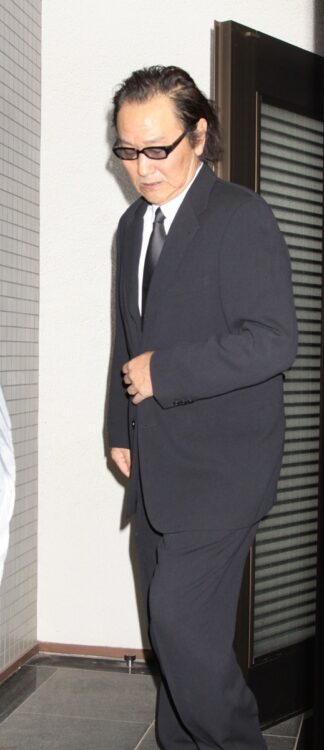 かつて筑紫哲也氏の通夜ではスーツ姿を見せた（2008年）