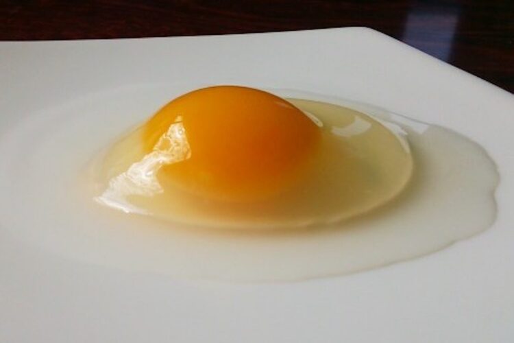 自然の素材を飼料に使い生産された菊地さんの卵