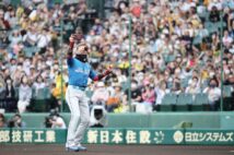 SNSでの発信力も大きい新庄ビッグボス(時事通信フォト)