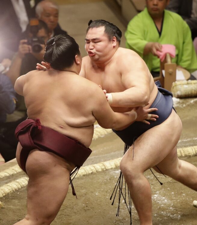 かつて鶴竜（右）も所属した井筒部屋