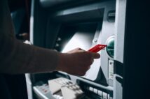 「メガバンクだから安心」の嘘 銀行カードローン金利は利息制限法の上限近く