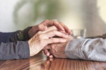 わがままな老親の世話 疲弊した夫婦が頼った「地域包括支援センター」