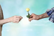 60代以上の満足度は「家族と同居」より「独居」が上 夫婦円満のポイントは?