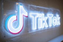 TikTokのバイリンガルライブコマースが中国で大バズり　事業環境が一変した学習塾