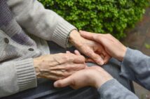 成年後見や家族信託の落とし穴 制度を悪用して「親を囲い込み」するトラブルも