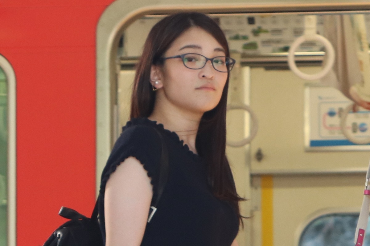 小室眞子さんの“ゆったりすぎるコート”に「マタニティコーデ」を 小室眞子さんの“ゆったりすぎるコート”に「マタニティコーデ」を