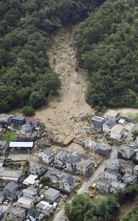 土砂崩れが発生した広島県安芸郡熊野町（共同通信社）