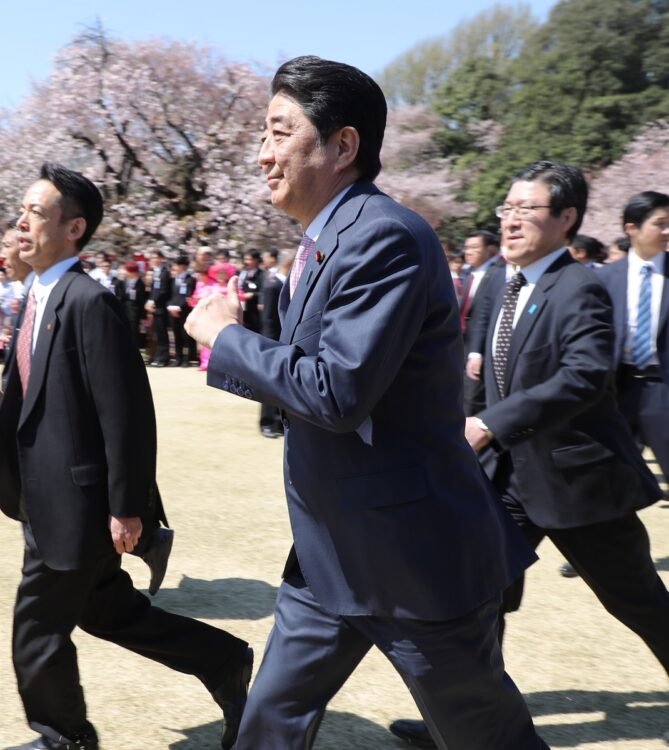 かつては桜を見る会も開いていた安倍氏