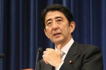 2007年、安倍改造内閣・記者会見する安倍首相（写真／時事通信フォト）