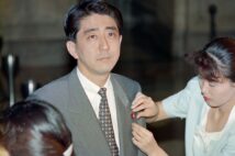 1993年8月、初当選した当時の故・安倍晋三元首相（写真／時事通信フォト）