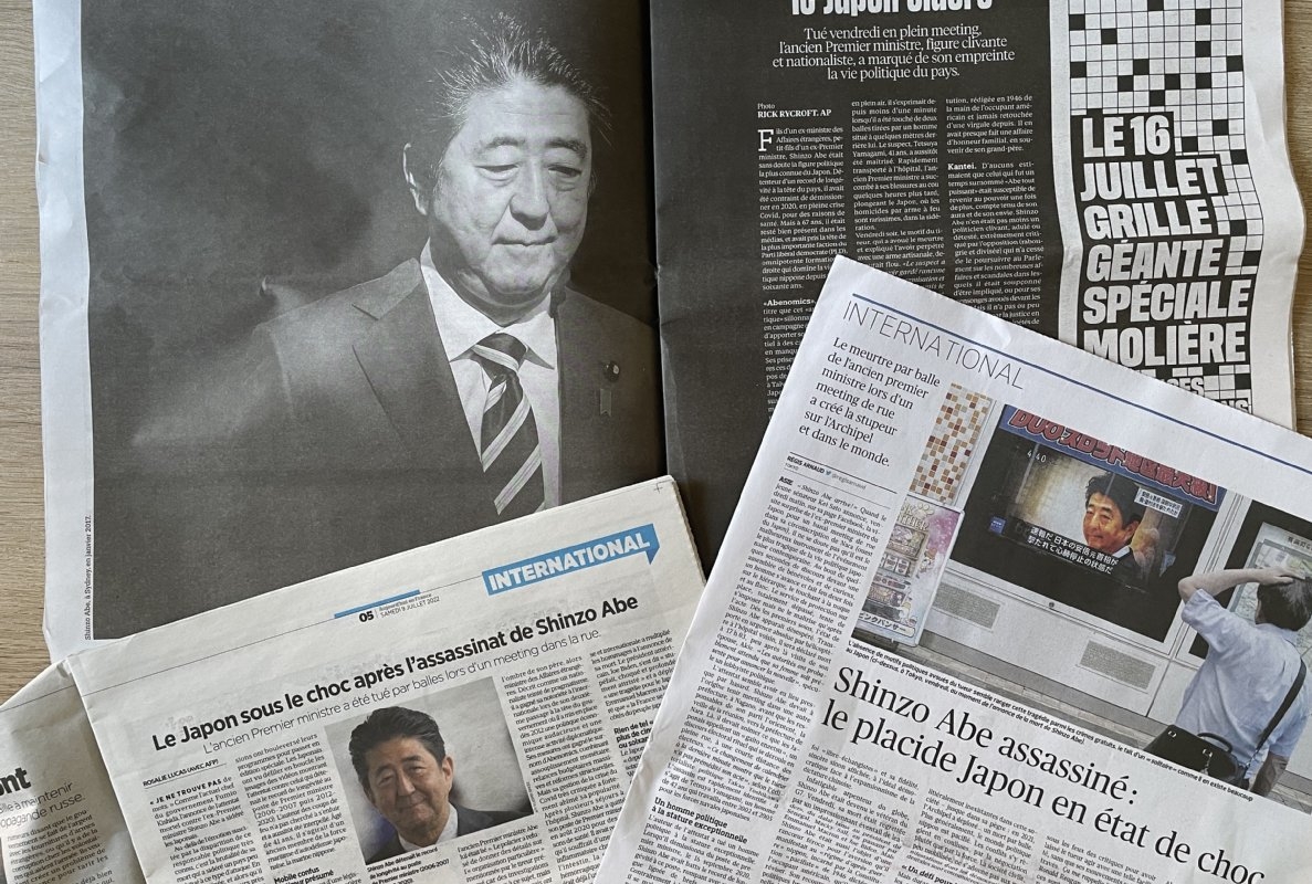 東京都内 – 2022年7月9日：安倍晋三元首相の暗殺が全日本新聞