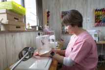 元気に生まれてくる赤ちゃんと違い、抱っこするためには背中部分にパットも必要