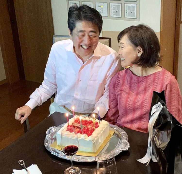 昭恵さんのインスタグラムには夫婦の写真が度々投稿された