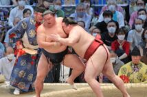 カド番大関の正代は初日から3連敗(時事通信フォト)