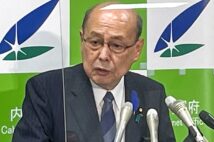 会見に応じる二之湯智国家公安委員長