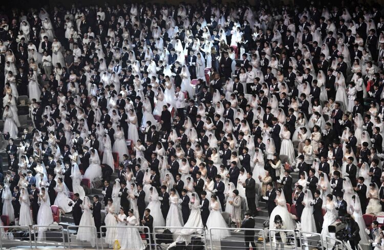 2020年に韓国で行われた合同結婚式（AFP＝時事）