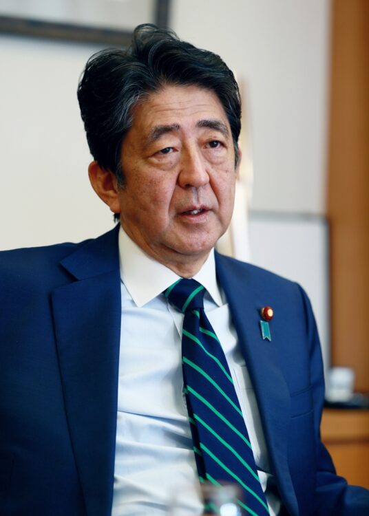 雅子さまも安倍氏も、それぞれ父と同じ職に就いた（時事通信フォト）