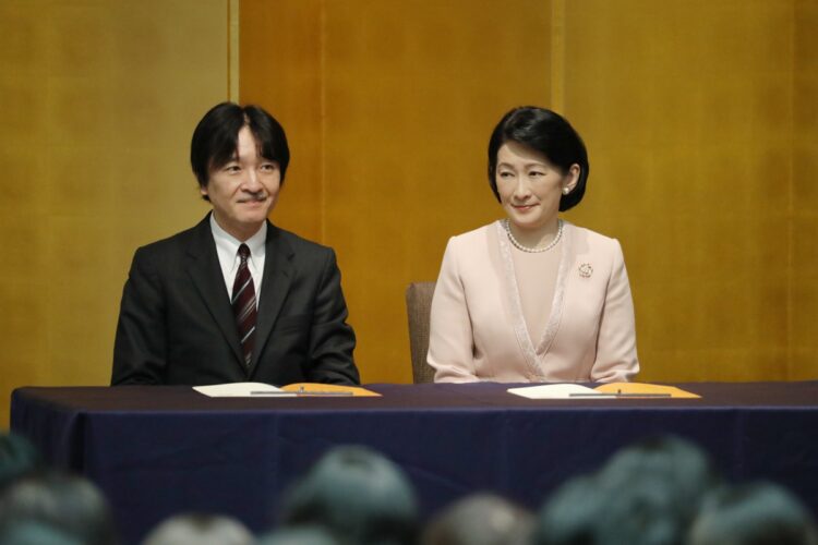 秋篠宮ご夫妻と眞子さんの距離は開いたまま（2020年2月、東京・千代田区。写真／JMPA）