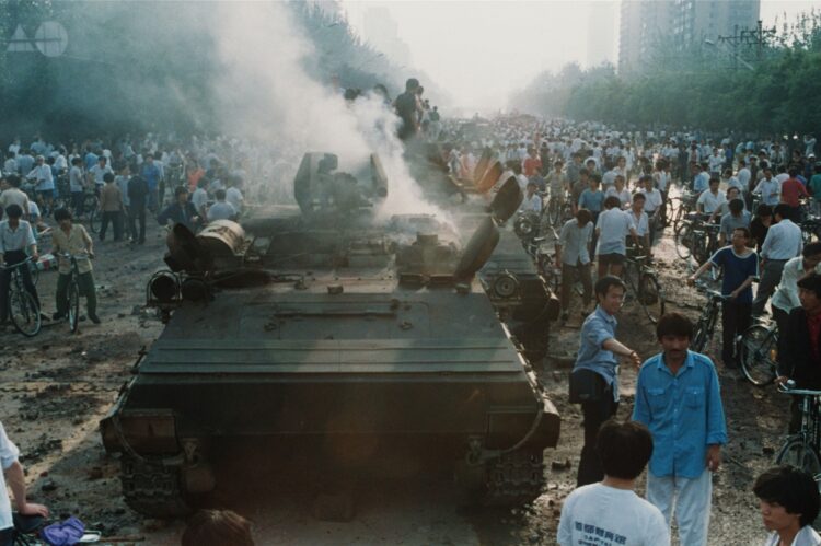 天安門事件の様子（写真／AFP＝時事）