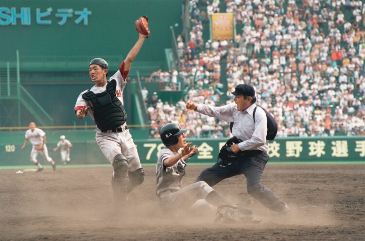1996年、今も語り草となっている熊本工戦での「奇跡のバックホーム」（時事通信フォト）
