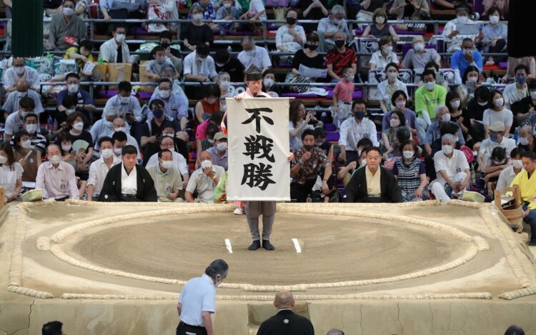 優勝争いに絡む逸ノ城と錦木の一番も、逸ノ城が不戦勝で白星に（時事通信フォト）