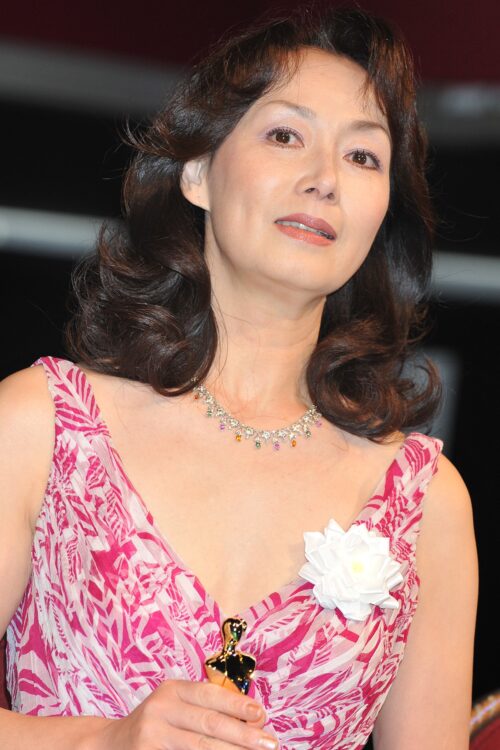 日本映画批評家大賞に華やかなワンピース姿で登場していた島田さん（2008年）