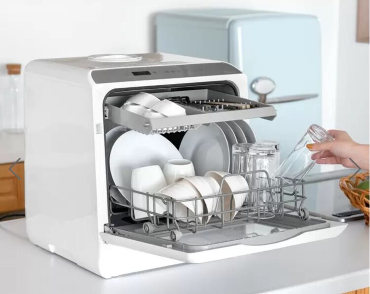 『タンク式食器洗乾燥機　Smart Dish Washer UVmodel』5万4780円（メーカー希望価格）