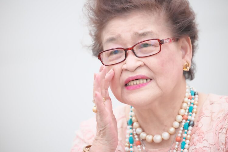 礼儀正しい和泉節子さん（写真／小倉雄一郎）
