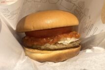 モスバーガー「全商品の9割値上げ」“安さを売りにしない”バーガー店はどう生き残るか