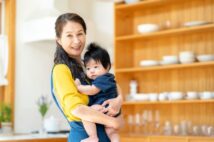 50才からの資格取得　保育士やカウンセラーが人気の一方、医療事務は需要減少