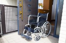 介護に関する給付制度　自己負担上限額超過分払い戻し、介護休業時の給付金など
