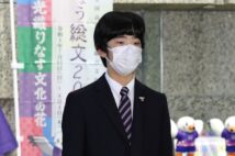 公務を担われる15才の夏（2022年7月、東京・千代田区。写真／JMPA）