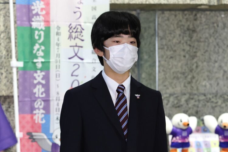 公務を担われる15才の夏（2022年7月、東京・千代田区。写真／JMPA）