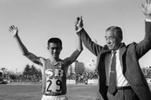 福岡国際マラソンでは早大、エスビー時代を通じて優勝4度（写真は1983年／時事通信フォト）