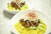 「ジャージャー麺なら、俺が作った方が旨い」（イメージ）