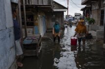 インドネシアの首都ジャカルタでは、街のいたるところで浸水に悩まされている(写真/Getty Images)