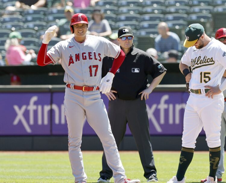 “大谷スマイル”も魅力。MLBの公式サイトでは「本当に素晴らしいショー（大谷）。大谷が同じ試合でルースに並び、イチローを超す」と評された（共同通信社）